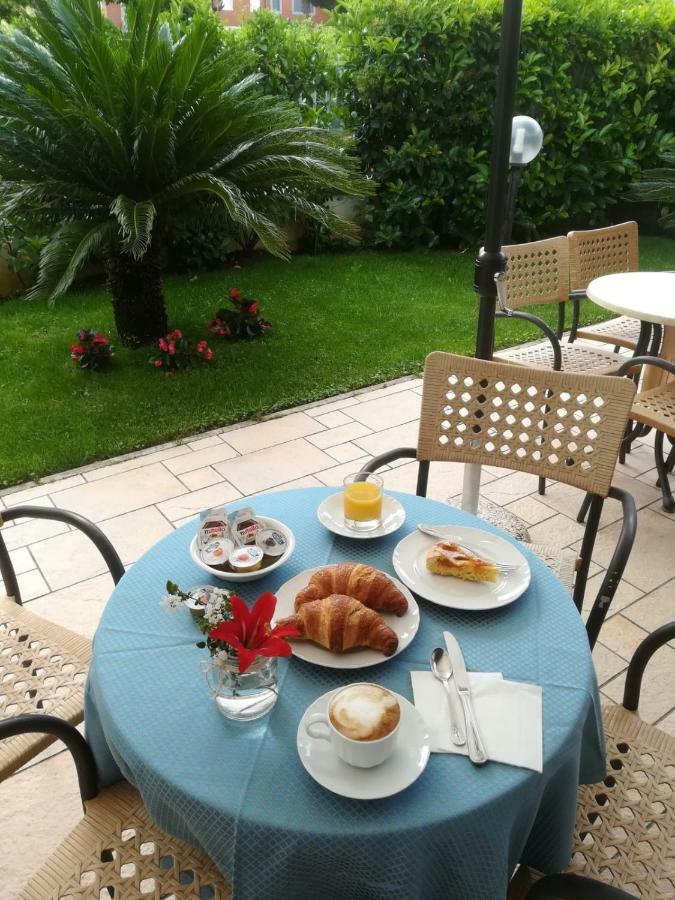 Hotel Mare Azzurro Terracina Εξωτερικό φωτογραφία